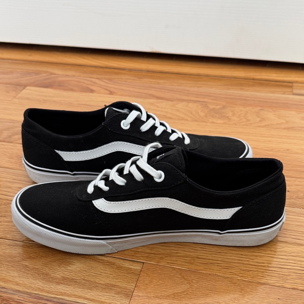 Vans Women’s Old Skool Black and White Sneakers